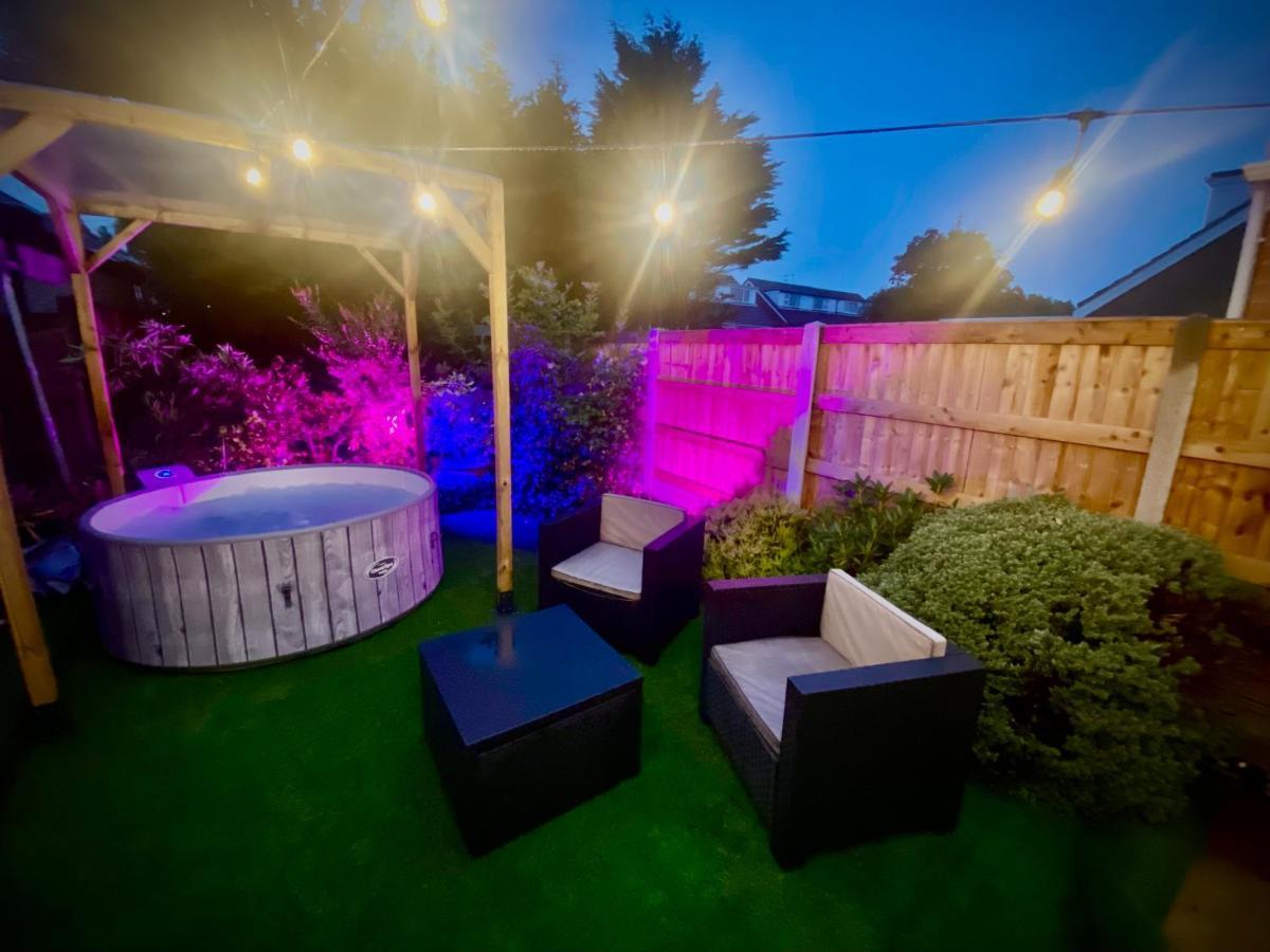 Remarkable 3-Bed Hot Tub House In Blackpool Luaran gambar